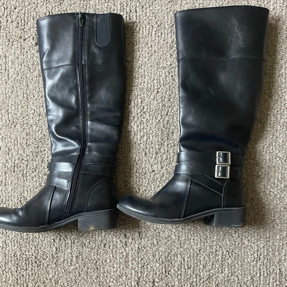 Black tall boots - Picture 2 of 5